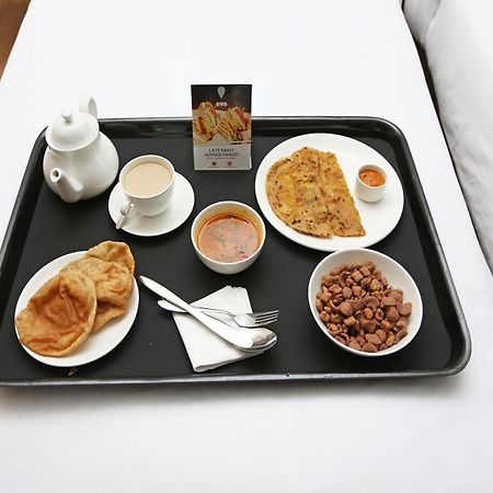 Hotel Magnum Inn Джунагад Екстериор снимка