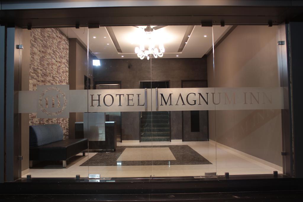 Hotel Magnum Inn Джунагад Екстериор снимка
