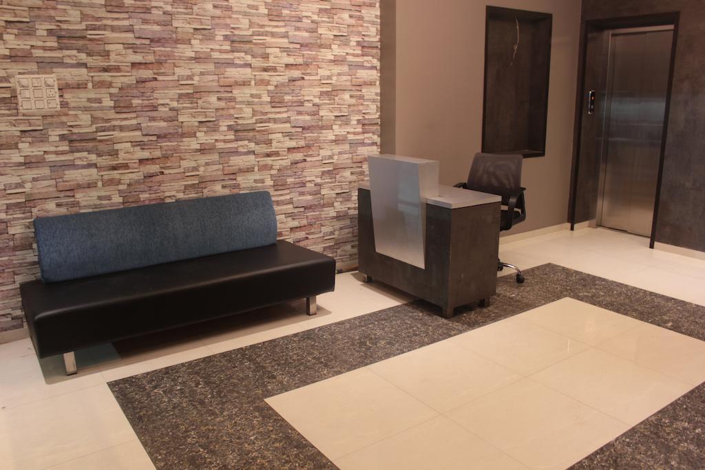 Hotel Magnum Inn Джунагад Екстериор снимка