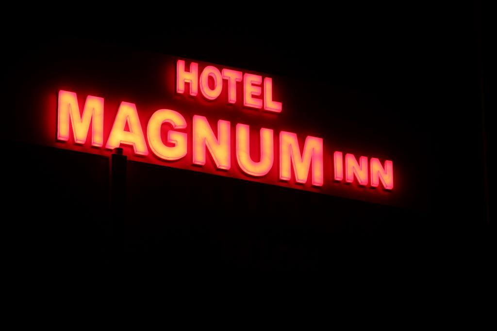 Hotel Magnum Inn Джунагад Екстериор снимка