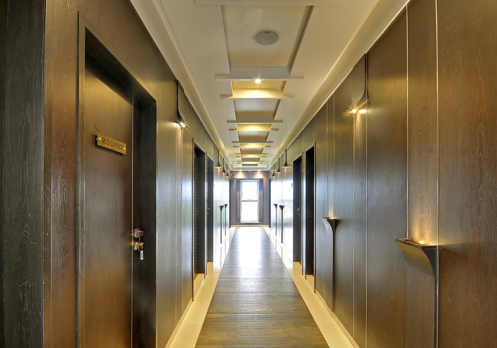 Hotel Magnum Inn Джунагад Екстериор снимка