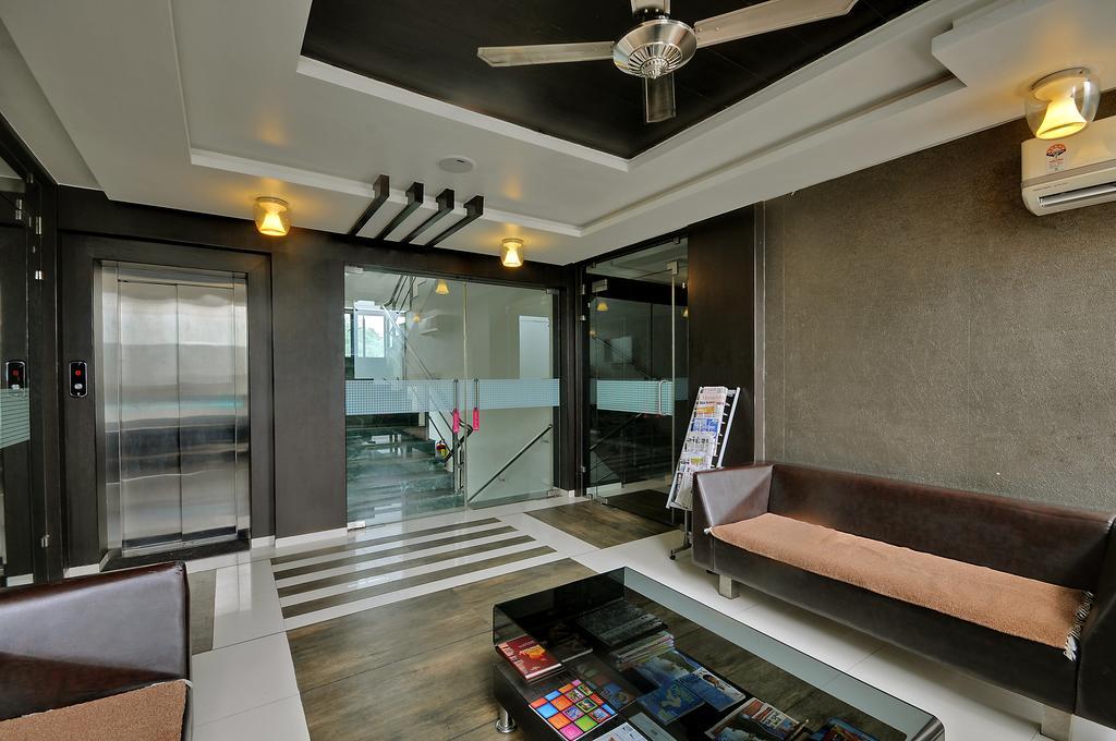 Hotel Magnum Inn Джунагад Екстериор снимка
