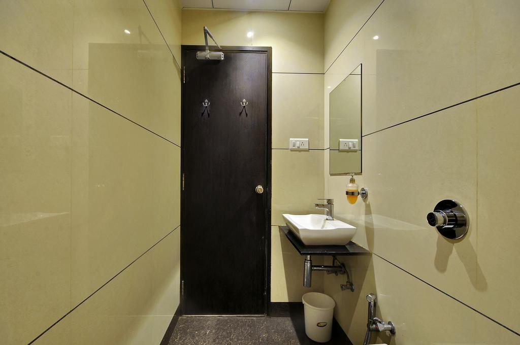 Hotel Magnum Inn Джунагад Екстериор снимка