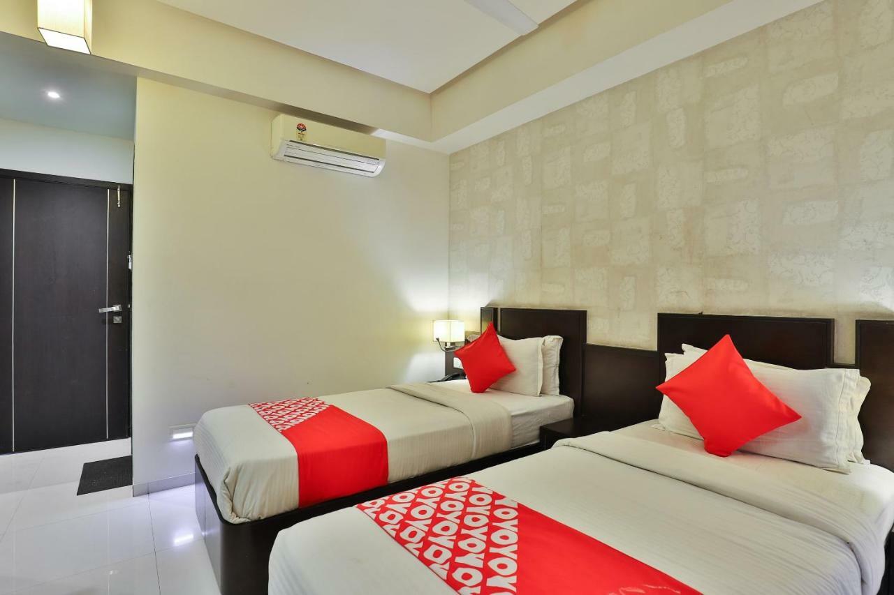 Hotel Magnum Inn Джунагад Екстериор снимка