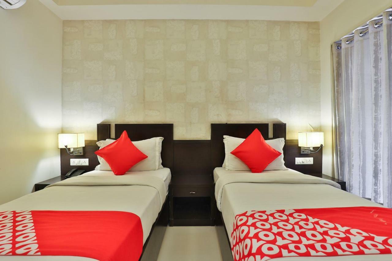 Hotel Magnum Inn Джунагад Екстериор снимка
