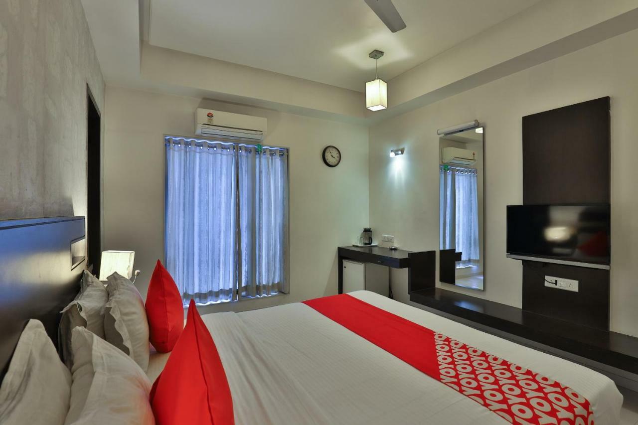 Hotel Magnum Inn Джунагад Екстериор снимка