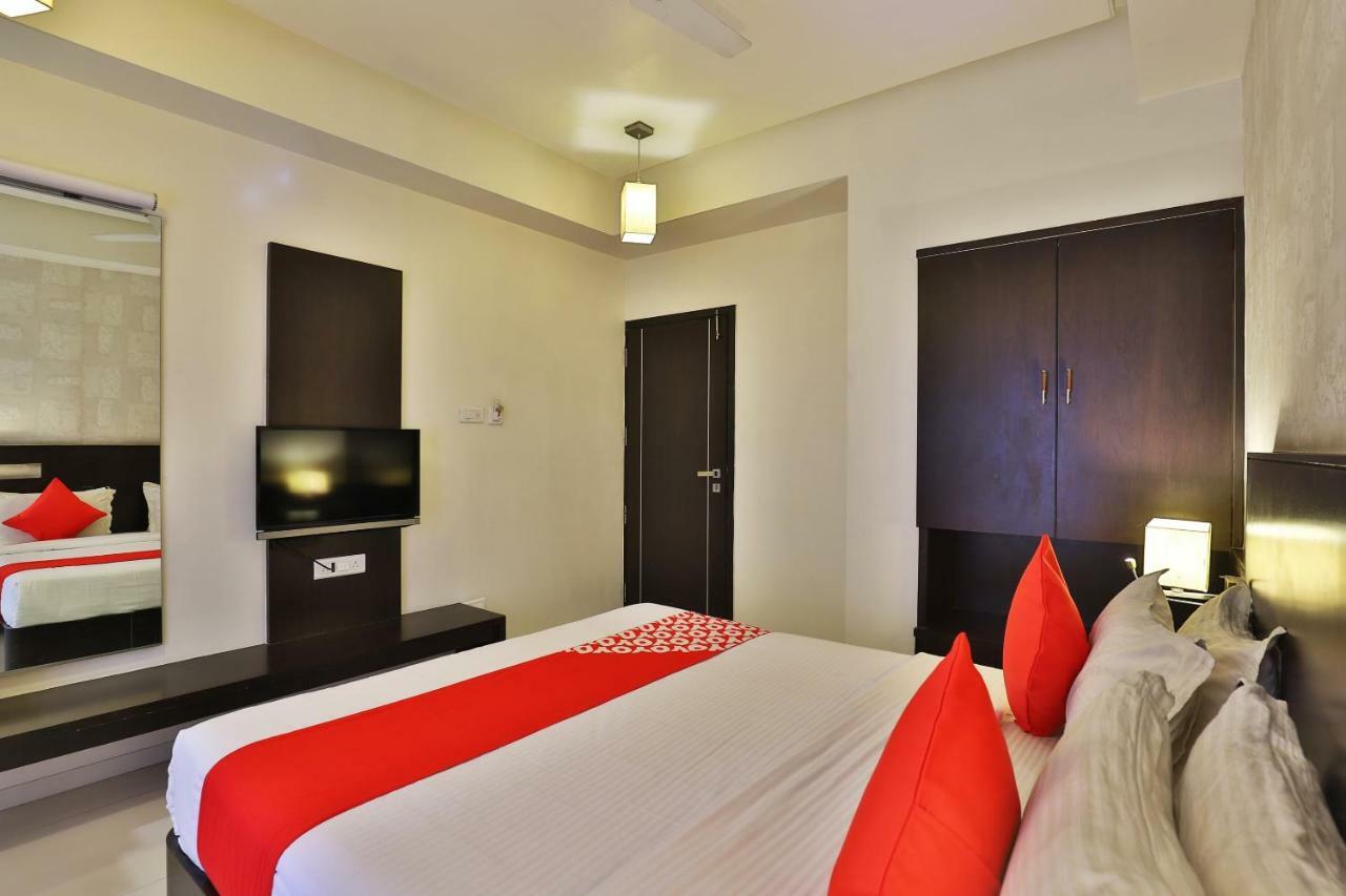 Hotel Magnum Inn Джунагад Екстериор снимка